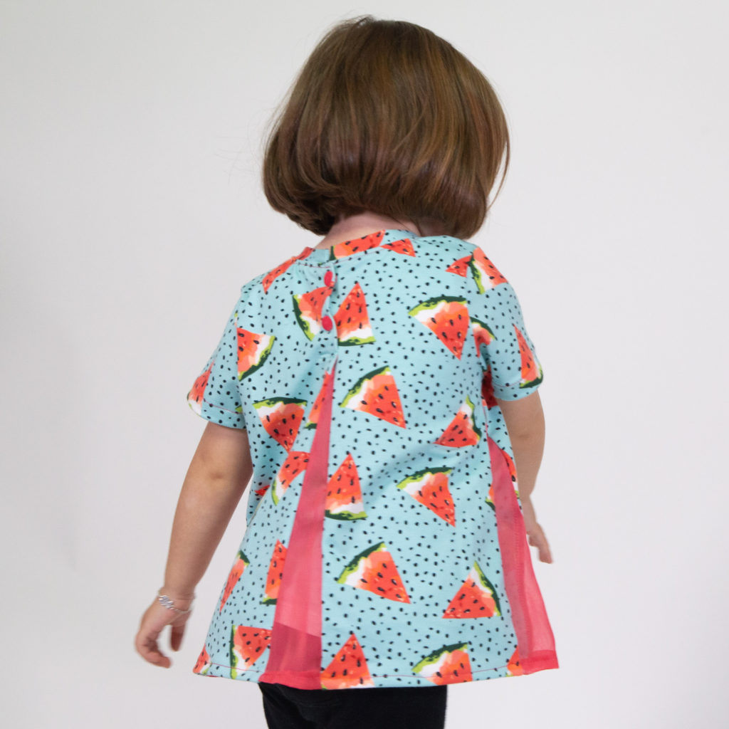 Loose-Fit T-Shirt with Back Snaps