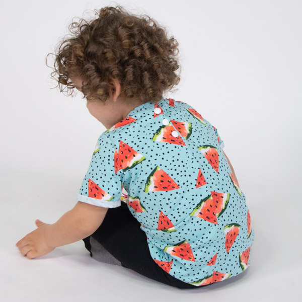 Loose-Fit T-Shirt with Back Snaps
