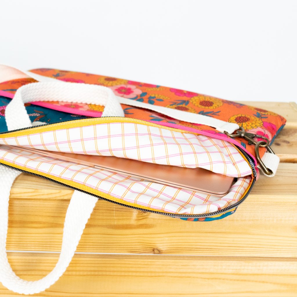 Manchester Laptop Case: Briefcase and Shoulder Bag