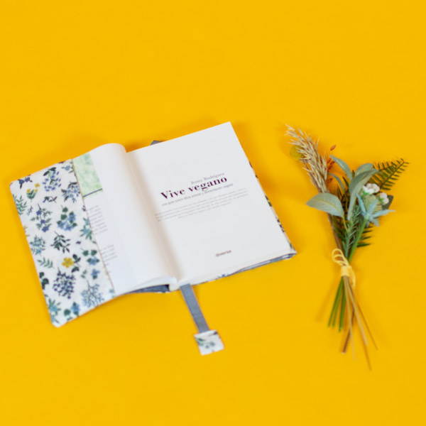 Adjustable Fabric Book Cover