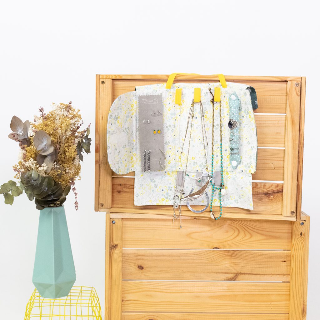 Foldable Semi-Rigid Fabric Jewelry Case with Handle