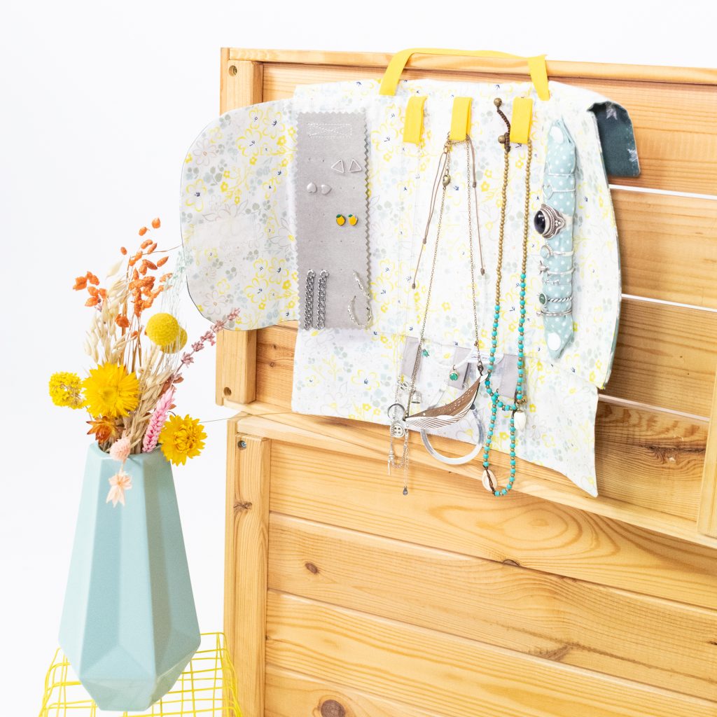 Foldable Semi-Rigid Fabric Jewelry Case with Handle