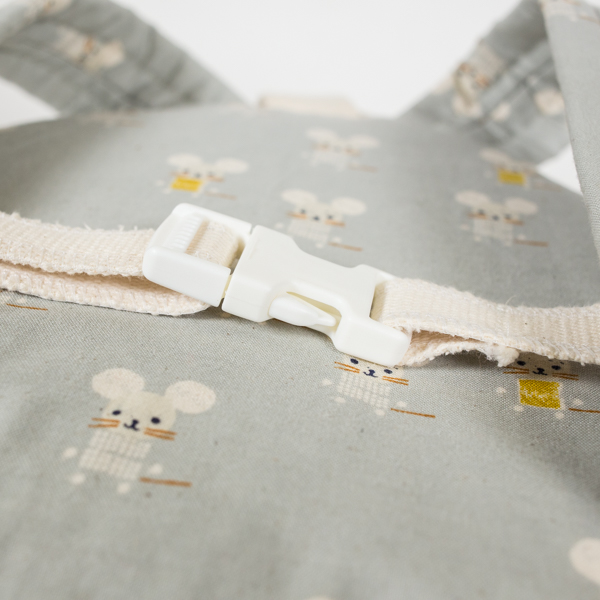 mochila infantil club lulu detalle cierre frontal